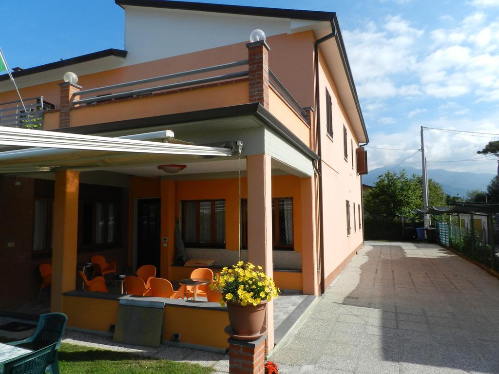 Hotel Sole Marina di Massa Kültér fotó