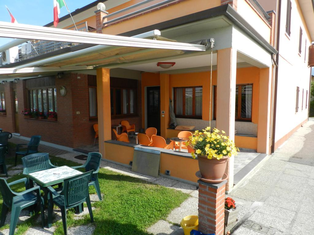 Hotel Sole Marina di Massa Kültér fotó
