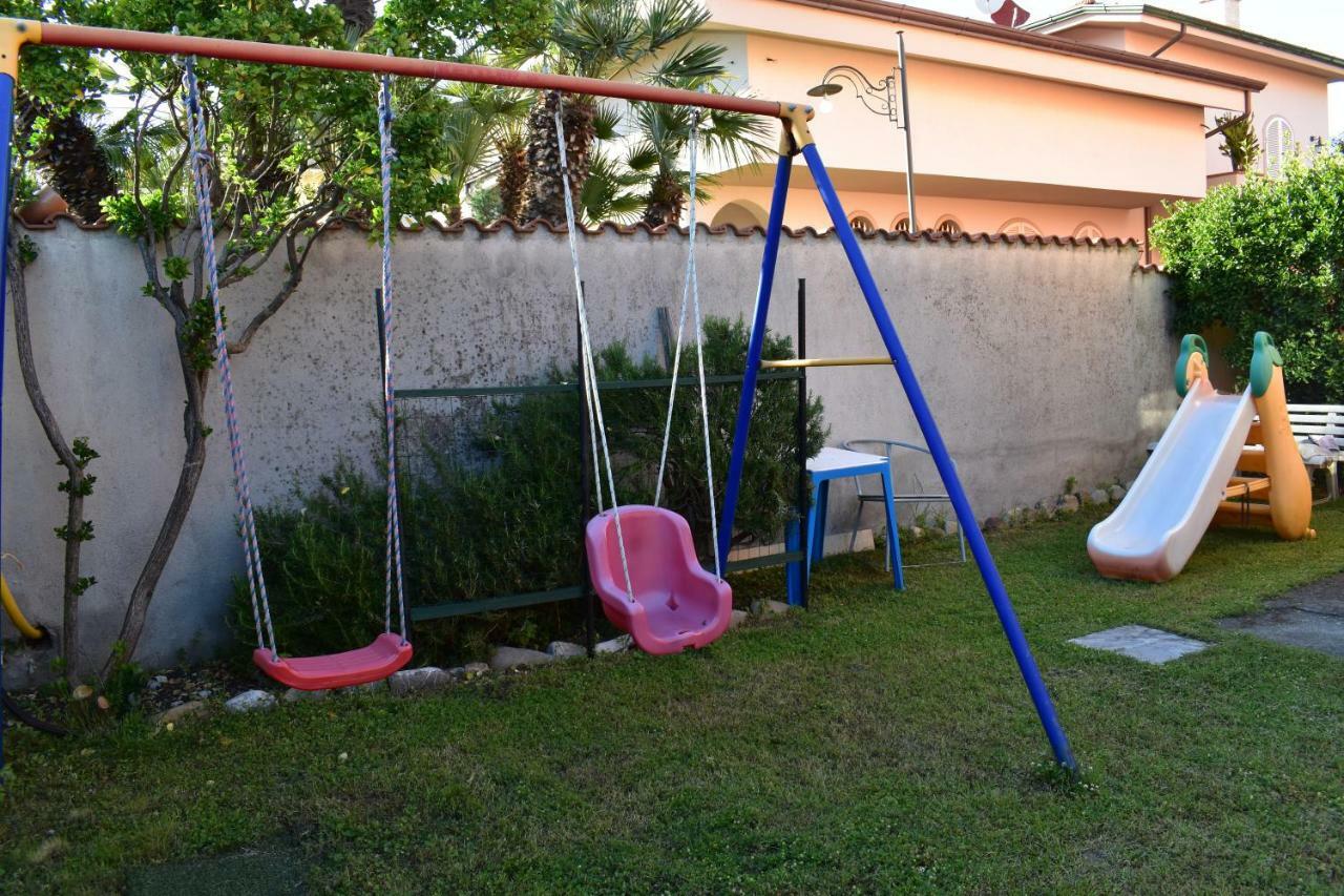 Hotel Sole Marina di Massa Kültér fotó